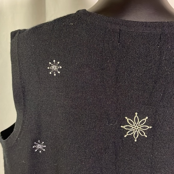 CJ Banks Black Embroidered Snowflake Print Sleeveless Shell Sweater - Picture 11 of 16